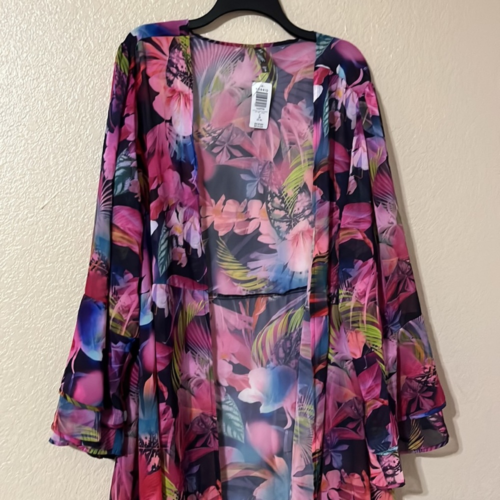 NWOT Torrid Maxi Pink Floral Chiffon Ruffle Hem
Coverup Kimono Size 3X - Picture 5 of 8